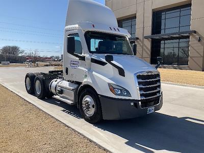 Used 2020 Freightliner Cascadia - photo 1