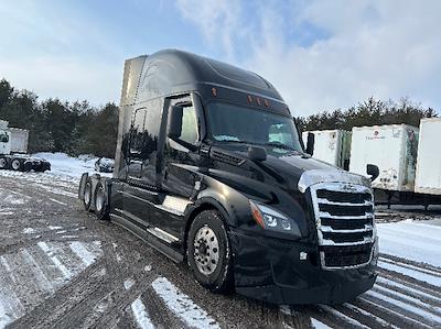 Used 2020 Freightliner Cascadia Detroit DD15AT Semi Truck with Sleeper Cab for sale #366146 - photo 1