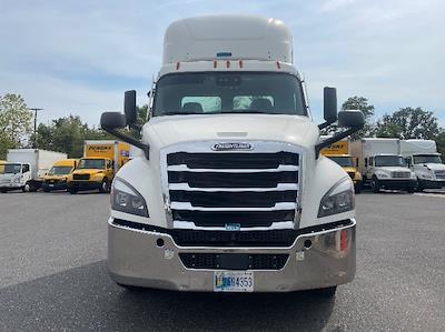 Used 2020 Freightliner Cascadia Detroit DD15AT Semi Truck for sale #366384 - photo 2