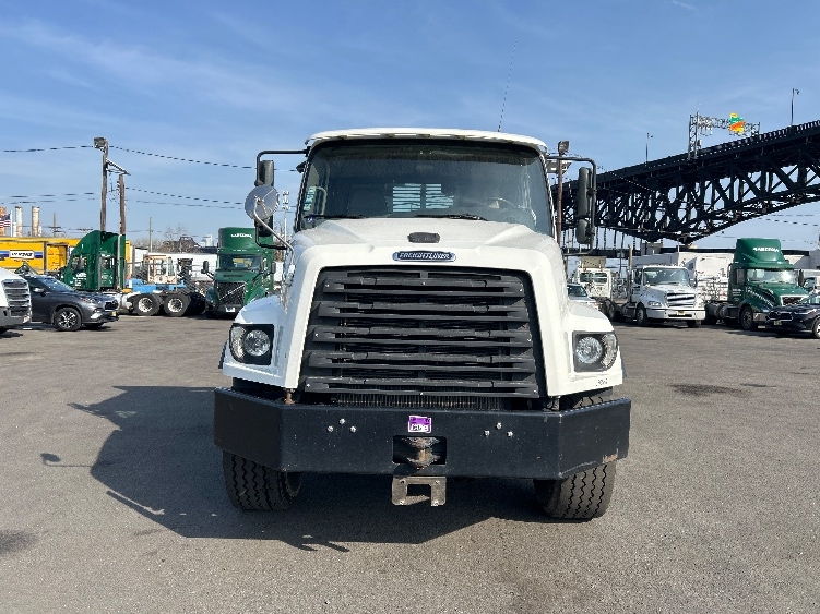 Used 2020 Freightliner 114SD - photo 2