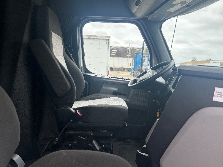 Used 2020 Freightliner Cascadia - photo 17