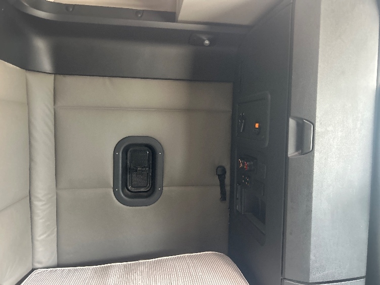Used 2020 Freightliner Cascadia - photo 20
