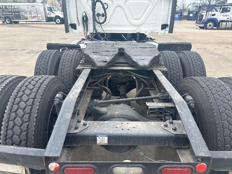 Used 2020 Freightliner Cascadia - photo 8