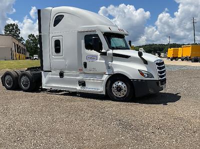 Used 2020 Freightliner Cascadia - photo 1