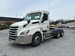 Used 2020 Freightliner Cascadia Detroit DD15AT Semi Truck for sale #367057 - photo 3