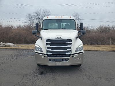 Used 2020 Freightliner Cascadia Detroit DD15AT Semi Truck for sale #367063 - photo 2