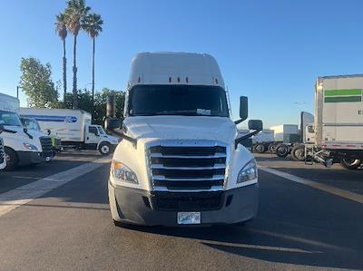 Used 2020 Freightliner Cascadia Detroit DD15AT Semi Truck with Sleeper Cab for sale #367124 - photo 2