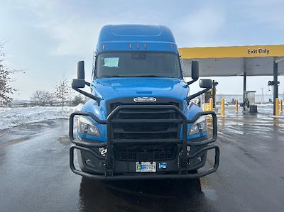 Used 2020 Freightliner Cascadia Detroit DD15AT Semi Truck with Sleeper Cab for sale #367377 - photo 2