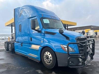 Used 2020 Freightliner Cascadia Detroit DD15AT Semi Truck with Sleeper Cab for sale #367378 - photo 1