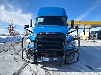 Used 2020 Freightliner Cascadia Detroit DD15AT Semi Truck with Sleeper Cab for sale #367380 - photo 2