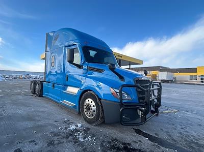 Used 2020 Freightliner Cascadia Detroit DD15AT Semi Truck with Sleeper Cab for sale #367381 - photo 1