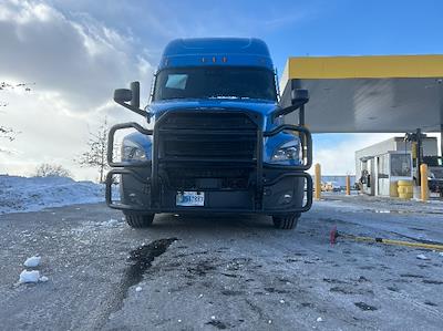 Used 2020 Freightliner Cascadia Detroit DD15AT Semi Truck with Sleeper Cab for sale #367381 - photo 2