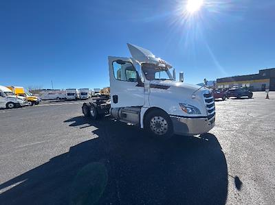 Used 2020 Freightliner Cascadia - photo 1