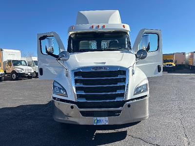 Used 2020 Freightliner Cascadia - photo 1