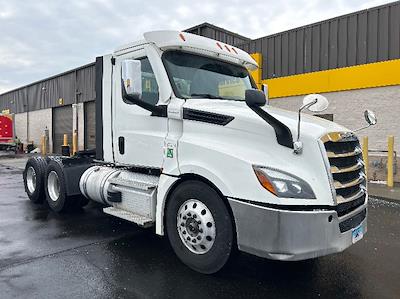 Used 2020 Freightliner Cascadia - photo 1