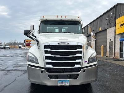 Used 2020 Freightliner Cascadia - photo 1