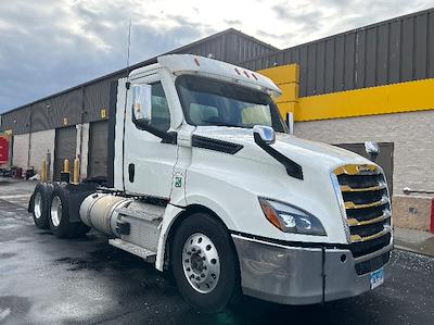 Used 2020 Freightliner Cascadia - photo 1