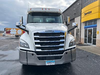 Used 2020 Freightliner Cascadia - photo 1