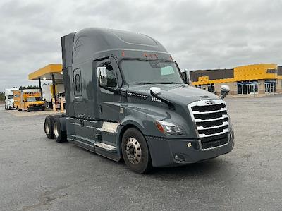 Used 2020 Freightliner Cascadia - photo 1
