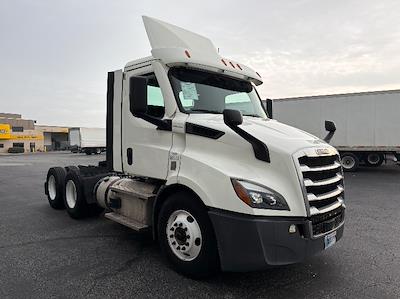 Used 2020 Freightliner Cascadia Detroit DD13 Semi Truck for sale #368133 - photo 1