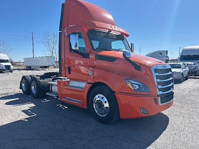 Used 2020 Freightliner Cascadia - photo 1