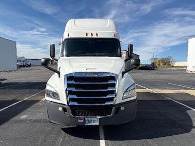 Used 2020 Freightliner Cascadia Detroit DD15AT Semi Truck with Sleeper Cab for sale #368406 - photo 2