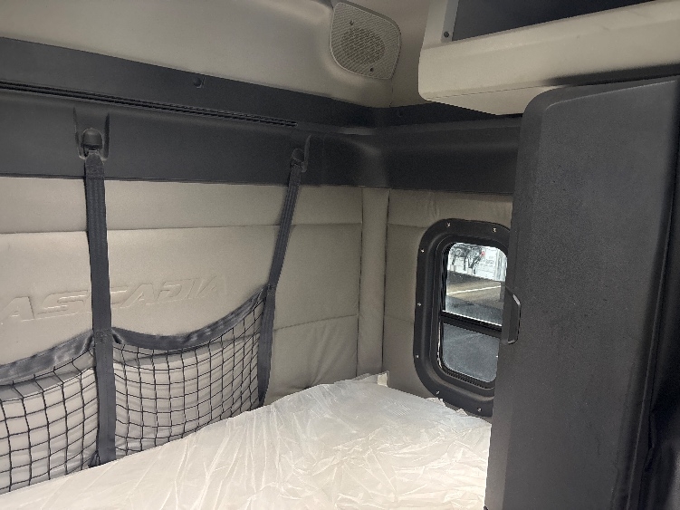 Used 2020 Freightliner Cascadia - photo 20