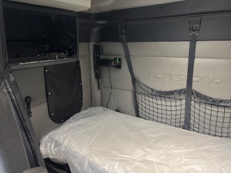 Used 2020 Freightliner Cascadia - photo 21