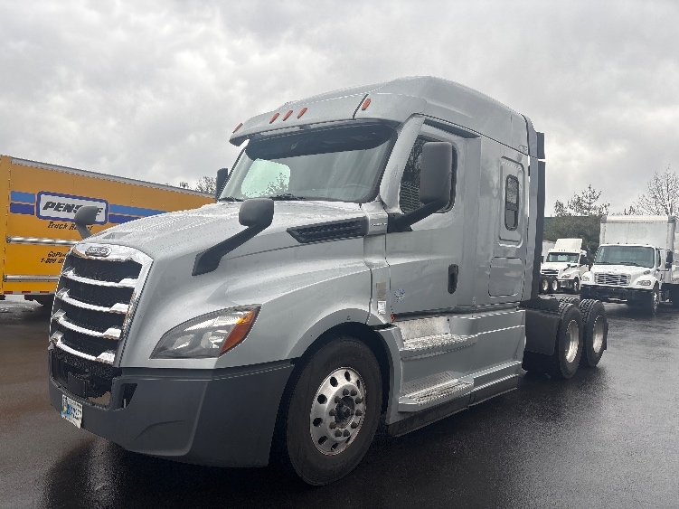 Used 2020 Freightliner Cascadia - photo 5