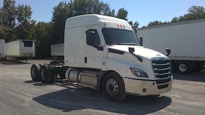 Used 2020 Freightliner Cascadia Detroit DD15AT Semi Truck with Sleeper Cab for sale #368961 - photo 1