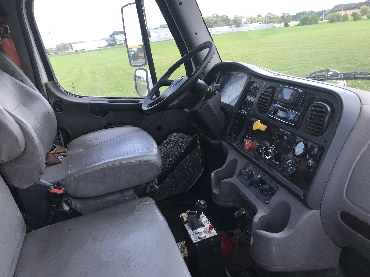 Used 2020 Freightliner M2 112 - photo 16