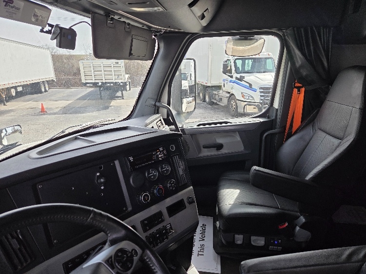 Used 2021 Freightliner Cascadia - photo 12