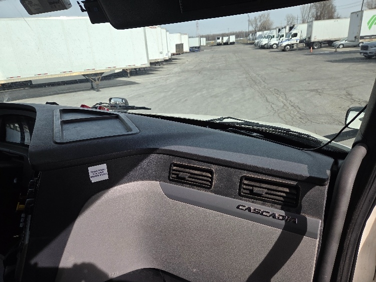 Used 2021 Freightliner Cascadia - photo 16