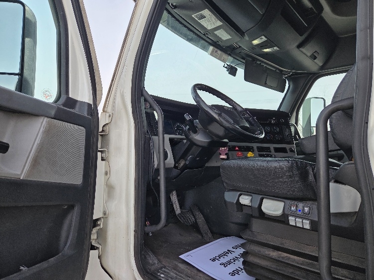 Used 2021 Freightliner Cascadia - photo 11