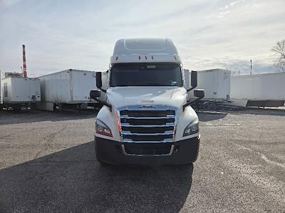 Used 2021 Freightliner Cascadia - photo 2