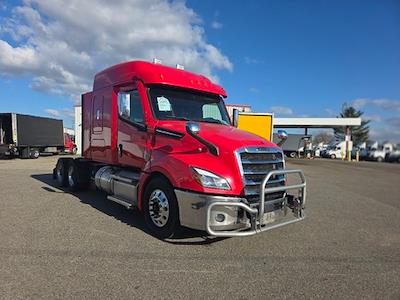 Used 2020 Freightliner Cascadia Detroit DD15AT Semi Truck with Sleeper Cab for sale #369621 - photo 2
