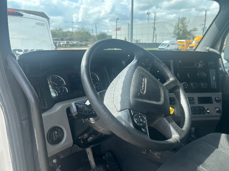 Used 2021 Freightliner Cascadia - photo 12