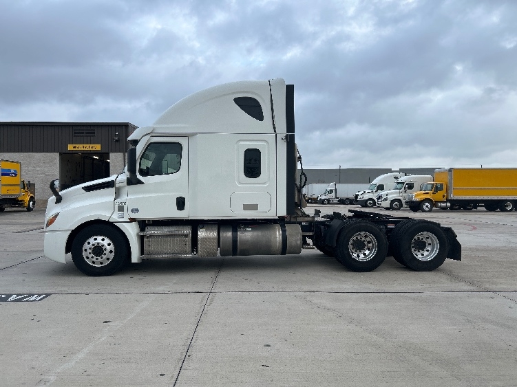 Used 2021 Freightliner Cascadia - photo 6