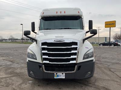 Used 2021 Freightliner Cascadia - photo 2