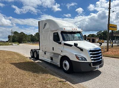 Used 2021 Freightliner Cascadia Detroit DD15AT Semi Truck with Sleeper Cab for sale #371800 - photo 1