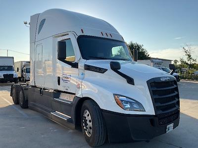 Used 2021 Freightliner Cascadia Detroit DD15AT Semi Truck with Sleeper Cab for sale #372073 - photo 1
