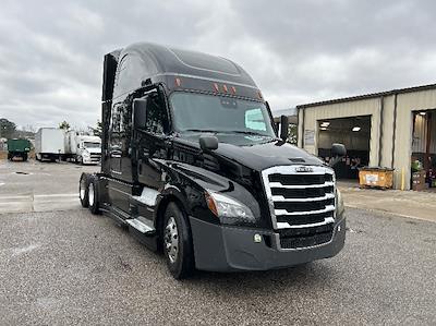 Used 2021 Freightliner Cascadia - photo 1