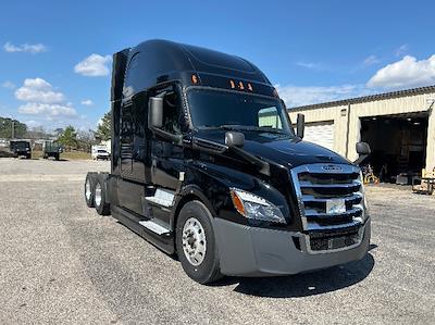 Used 2021 Freightliner Cascadia - photo 1