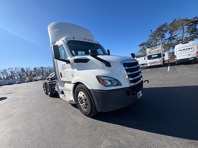 Used 2021 Freightliner Cascadia - photo 1