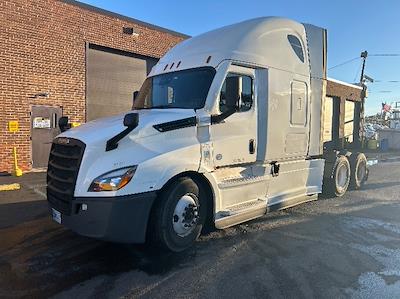 Used 2020 Freightliner Cascadia Detroit DD15AT Semi Truck with Sleeper Cab for sale #373231 - photo 1