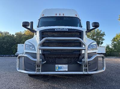 Used 2020 Freightliner Cascadia Detroit DD15AT Semi Truck with Sleeper Cab for sale #373235 - photo 2