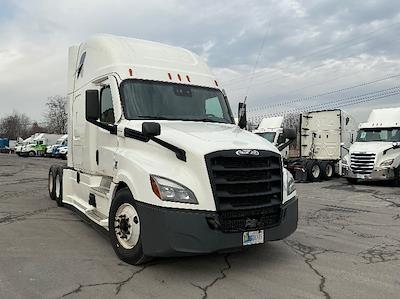 Used 2020 Freightliner Cascadia Detroit DD15AT Semi Truck with Sleeper Cab for sale #373256 - photo 1