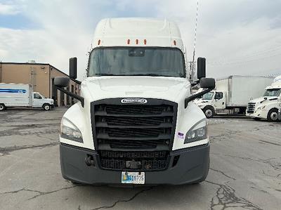 Used 2020 Freightliner Cascadia Detroit DD15AT Semi Truck with Sleeper Cab for sale #373256 - photo 2