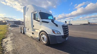 Used 2020 Freightliner Cascadia - photo 1