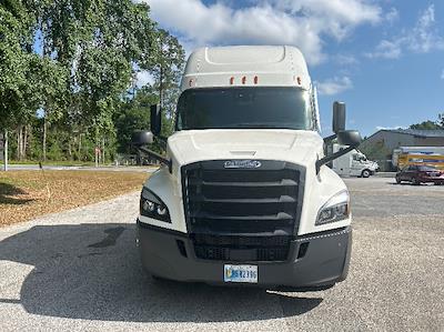Used 2020 Freightliner Cascadia Detroit DD15AT Semi Truck with Sleeper Cab for sale #373264 - photo 2